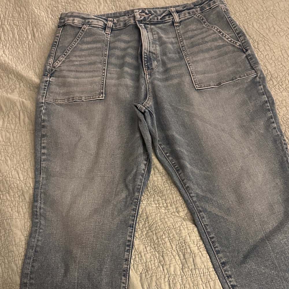American Eagle Outfitters High-Rise Faded Light Blue Jeans